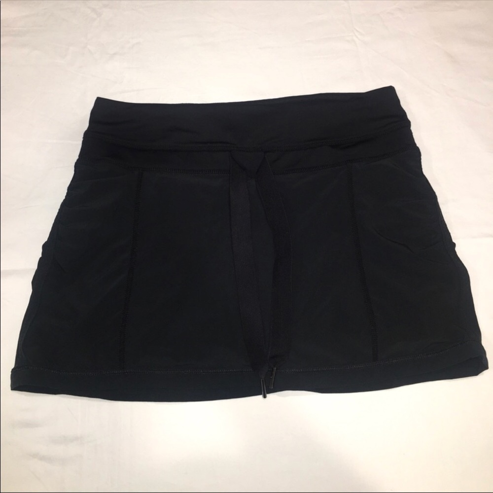 Black lululemon tennis skirt size 2